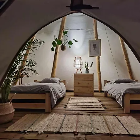 Luxury tent W Pelni *